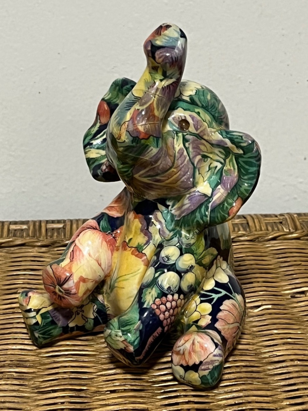 La Vie glazed decoupage ceramic elephant figurine. Vtg.